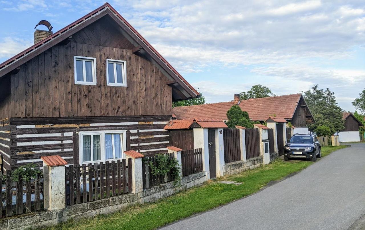 Chalupa U Rybnika Strehom Dolni Bousov Exterior photo